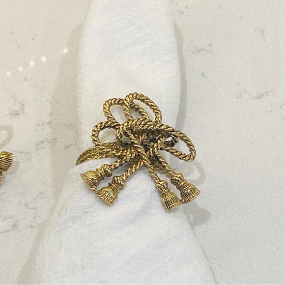 RJ Graziano Gold Bow Napkin Rings Set Of 4 - Picture 1 of 10